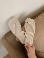 Tongs Plates à Bout Carré - Image 7