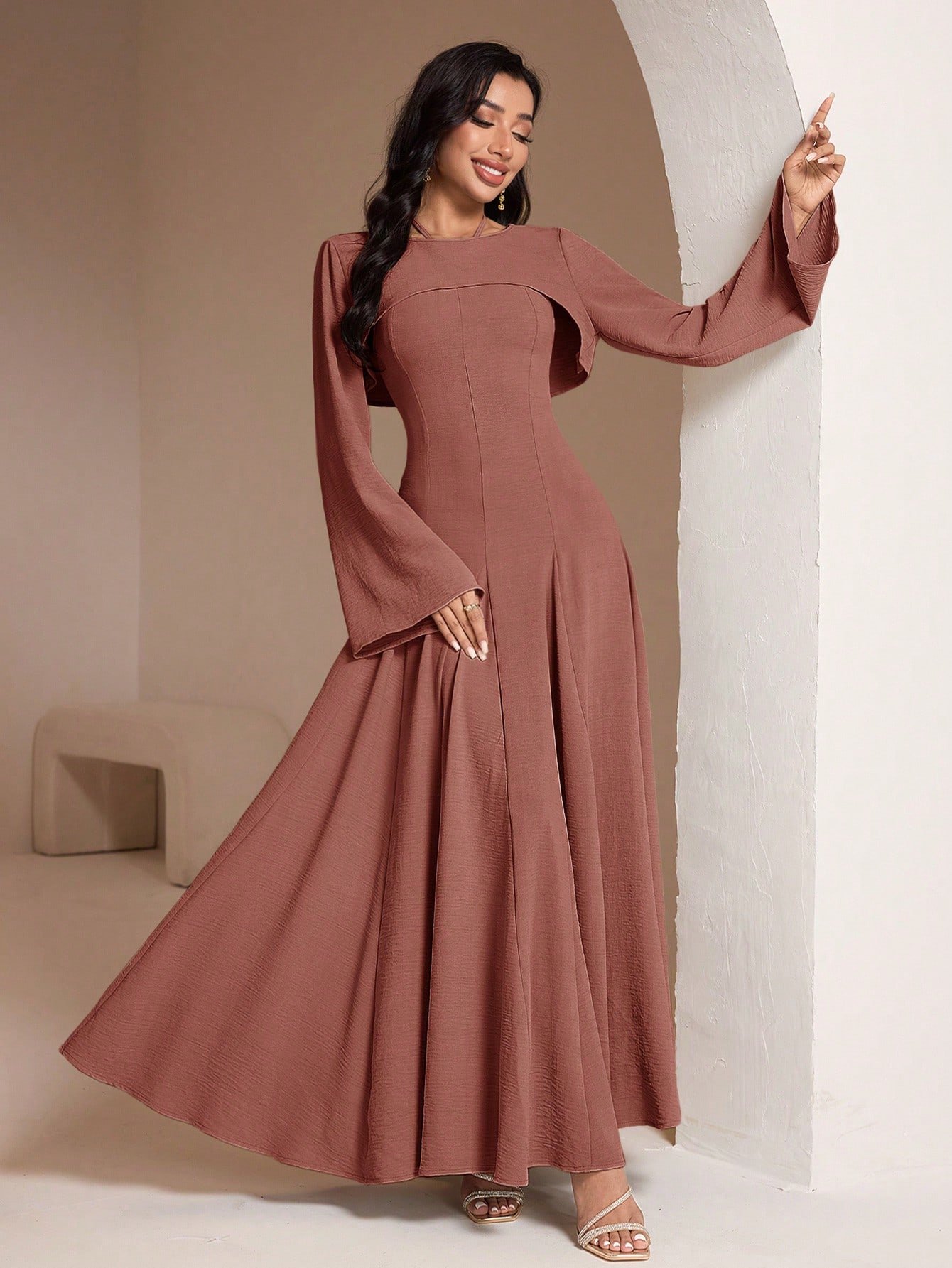 17501398901cc862ad99edd28dfb00efdd167be396.jpg Ensemble 2 Pièces Haut Long à Manches longue + Robe dos nu - Image 1